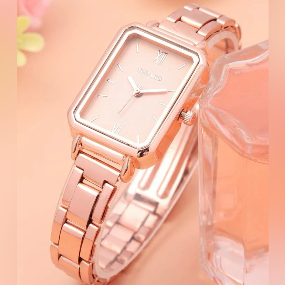 Rose gold quartz watch